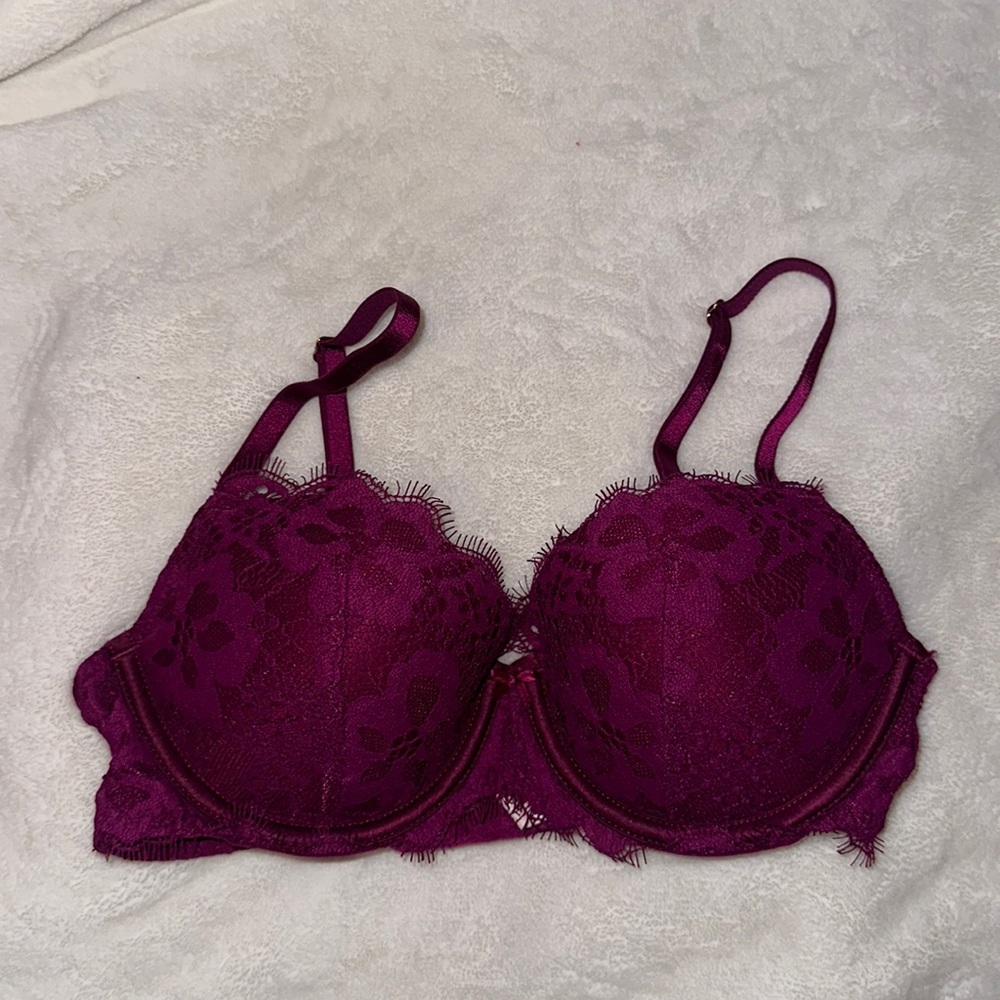 Victoria’s Secret Dream Angels purple lace bra 32c